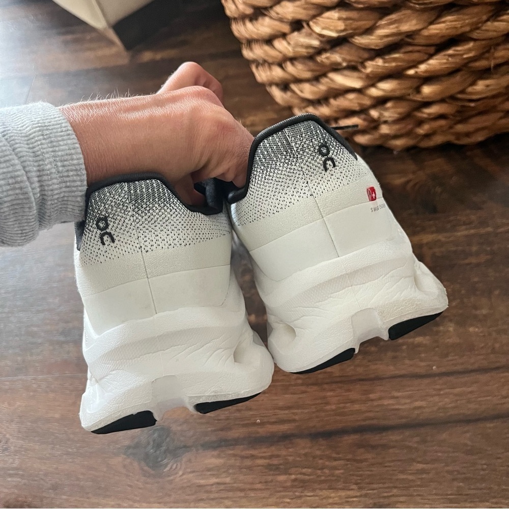 On Running Cloudtilt Sneakers | Black & White 10 - Picture 4 of 6